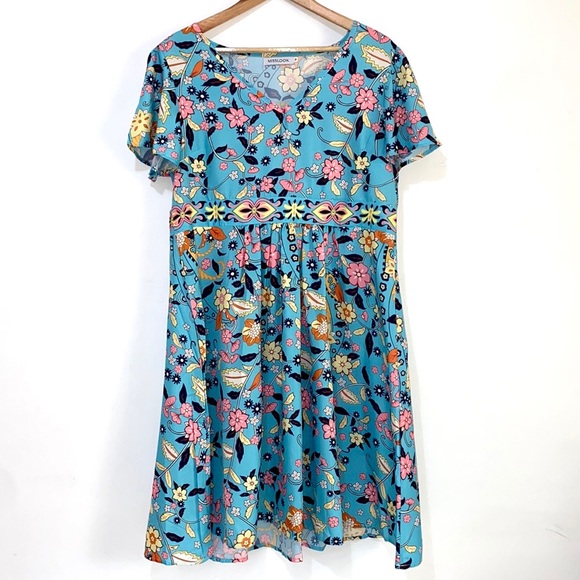 MISSLOOK Dresses & Skirts - Bright floral dress - Size Medium